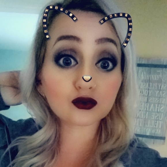 Meet your Posher, Lindsey - Picture 2 of 3